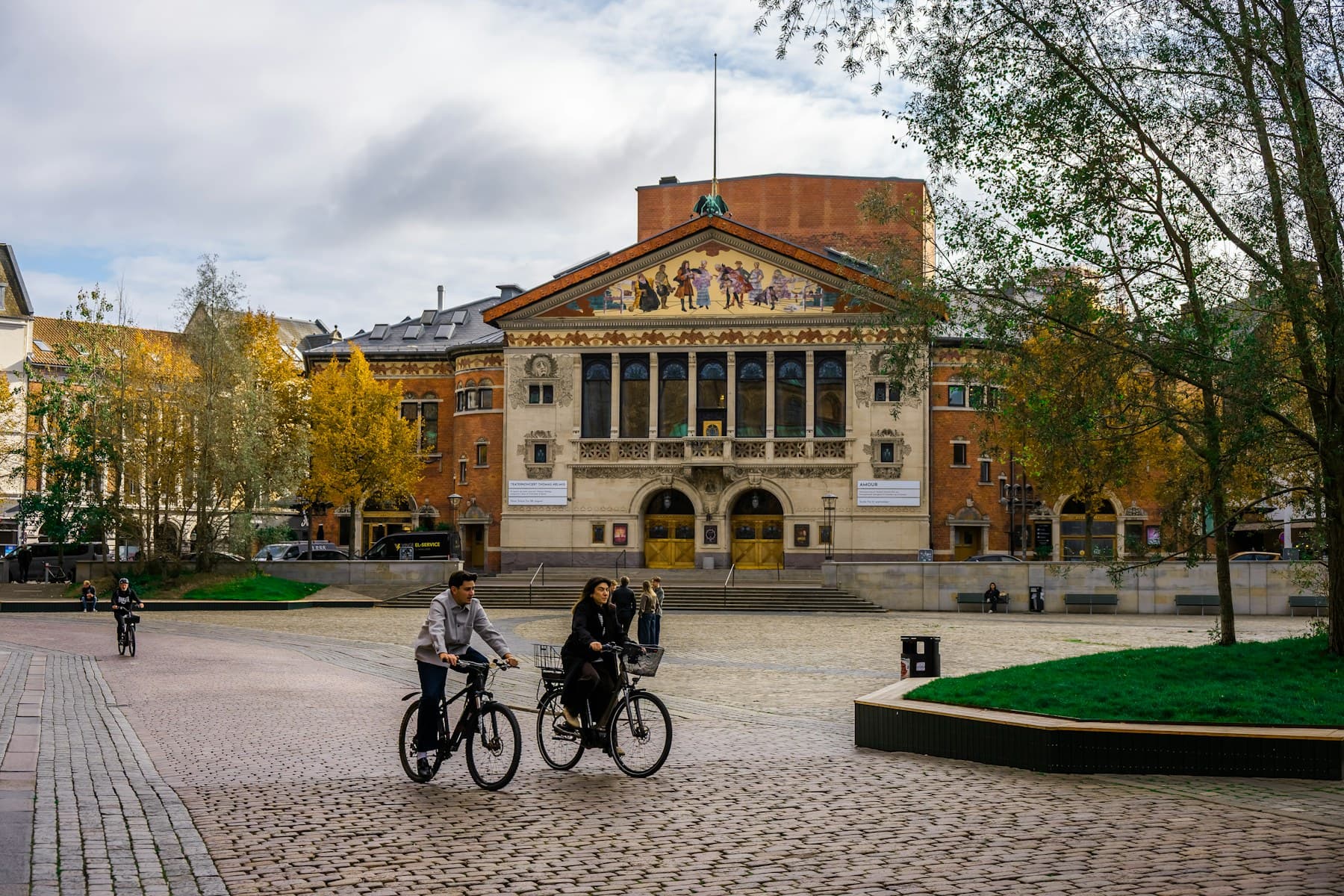 Teatret i eftermiddagssol